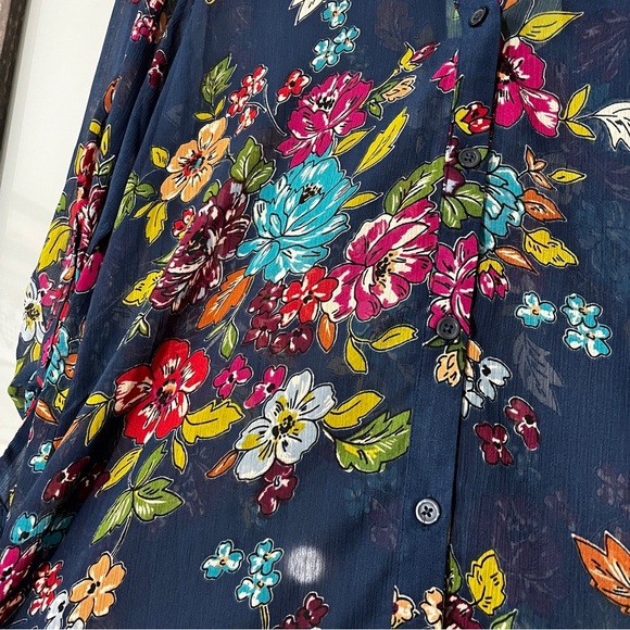 Kut from the Kloth NWT Dark Floral Button Up Blouse Roll Tab Sleeve Sheer L - Picture 4 of 10